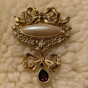 Avon Pearl-like Center, Purple Stone, & Gold Design Brooch
